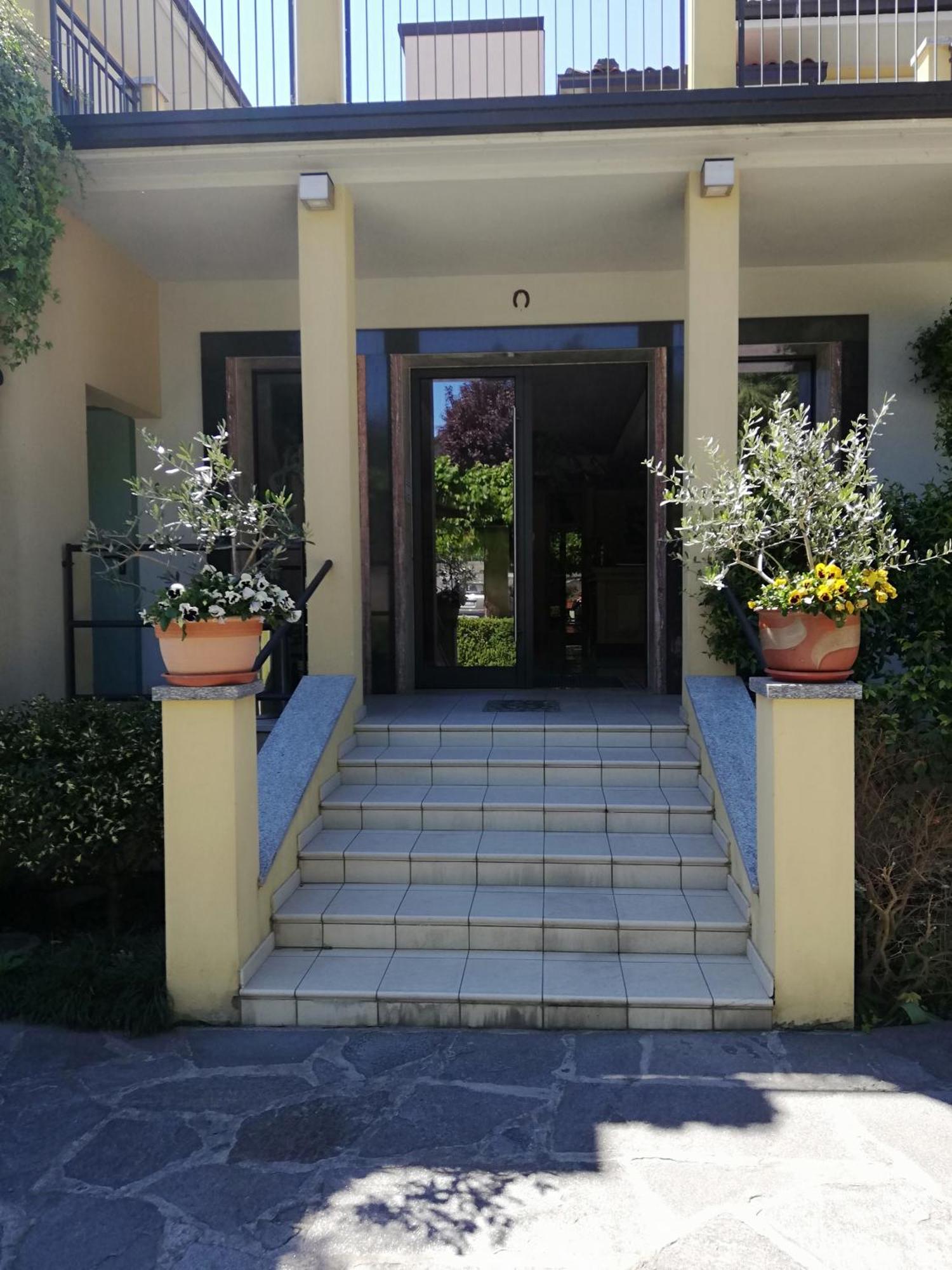 Hotel Fioroni Беладжо Екстериор снимка