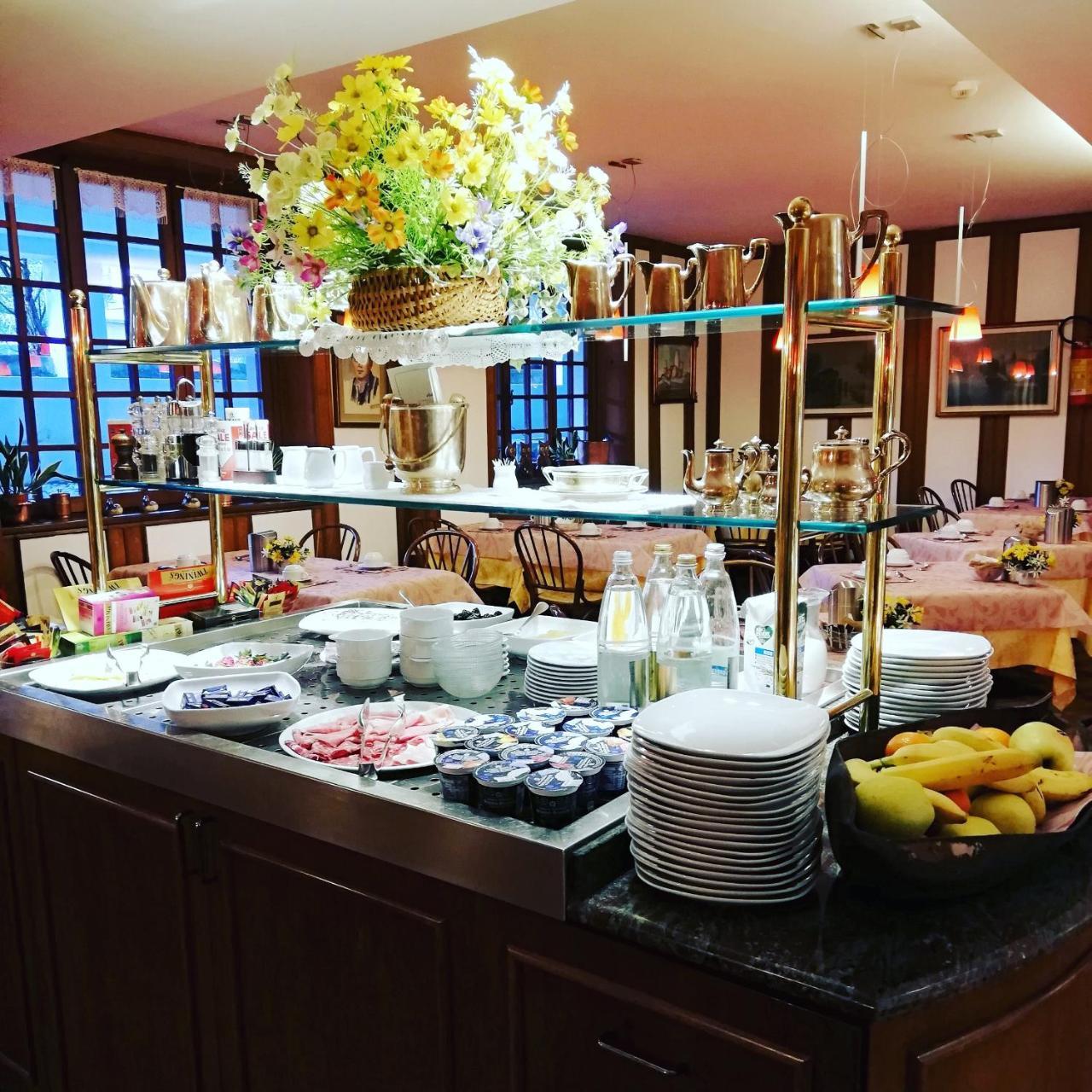 Hotel Fioroni Беладжо Екстериор снимка