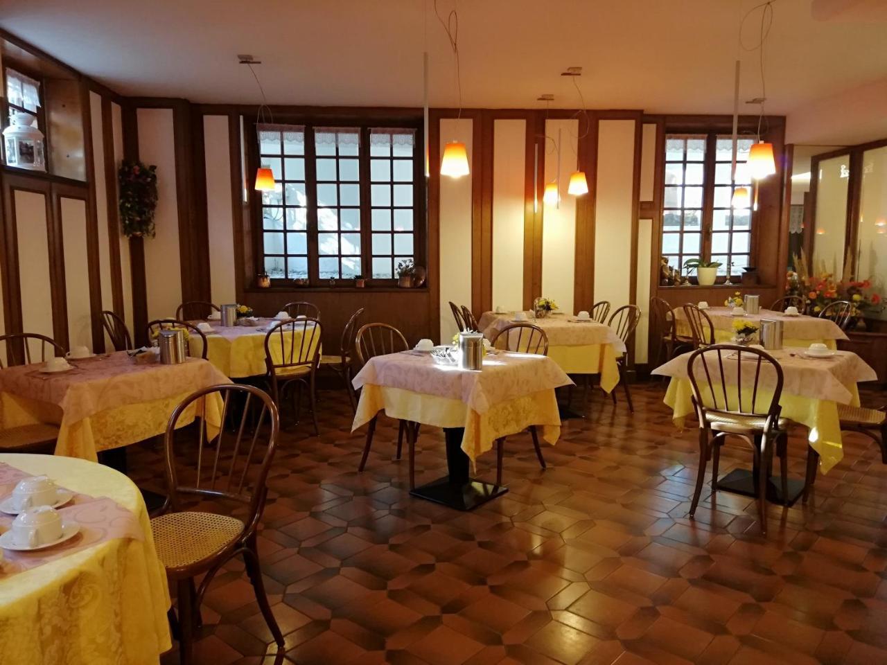 Hotel Fioroni Беладжо Екстериор снимка