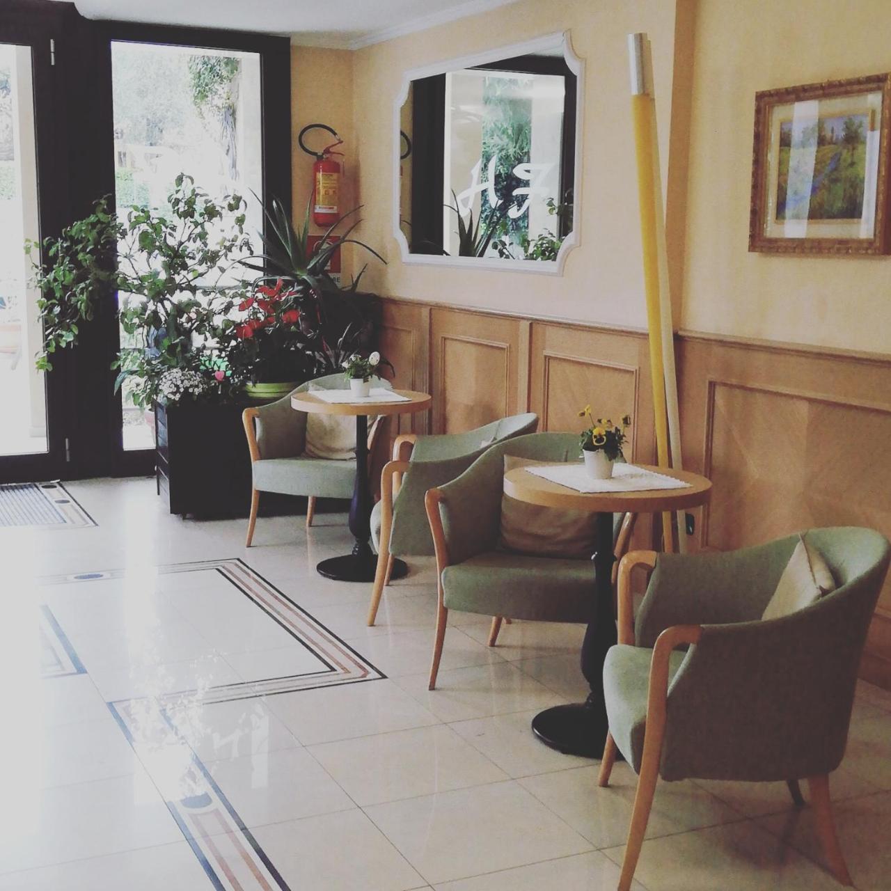 Hotel Fioroni Беладжо Екстериор снимка