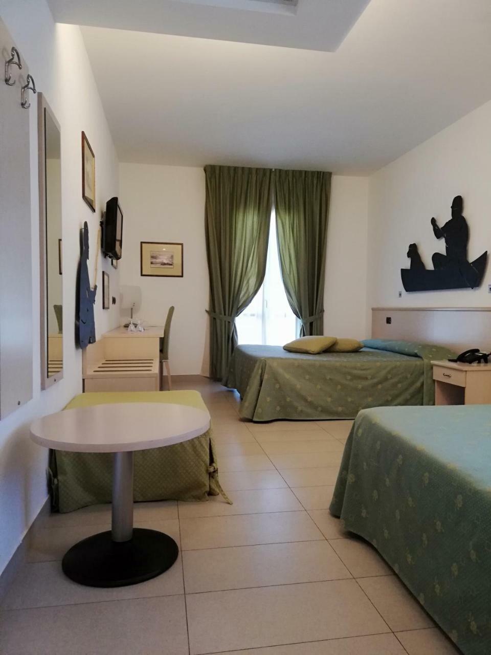 Hotel Fioroni Беладжо Екстериор снимка