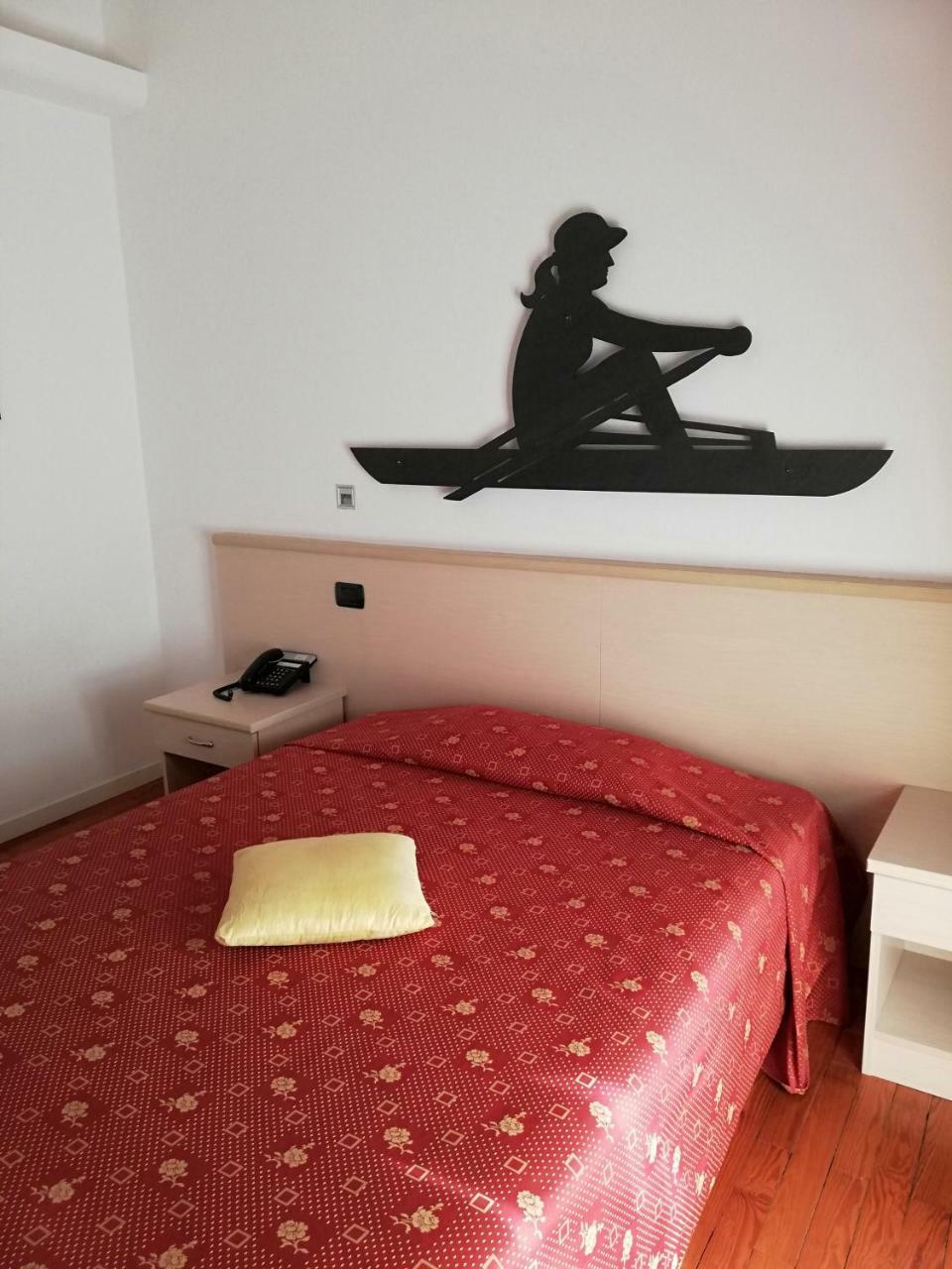 Hotel Fioroni Беладжо Екстериор снимка